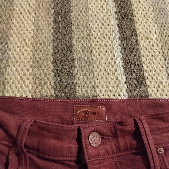 Mother High Waisted Weekender Skimp Flare Jeans in Play Date Burgundy Size 31 - Picture 6 of 12